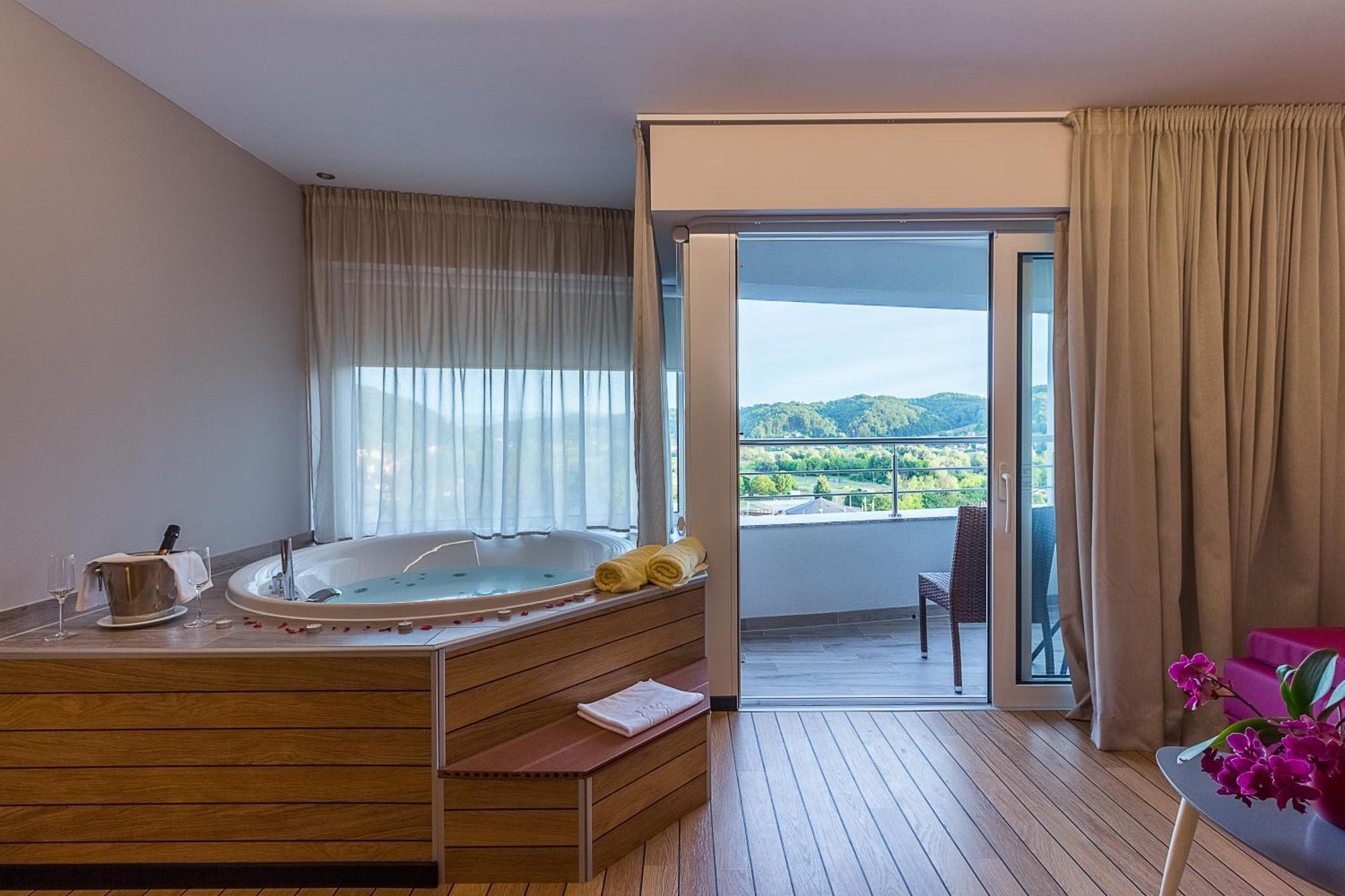 Double Room Spa Bath Balcony,1007182369:JPEG